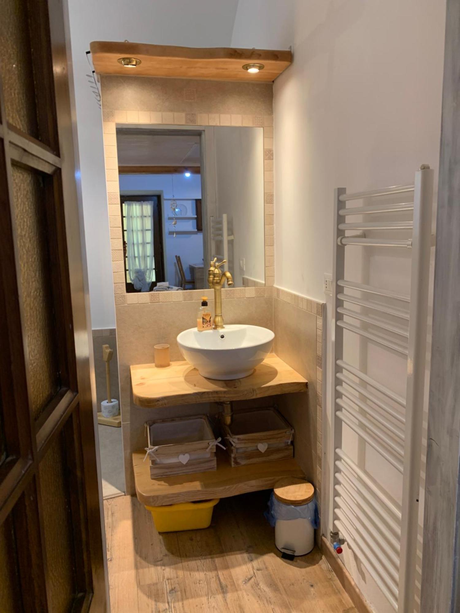 Casarte: Monolocale Terra Apartment Alpignano Luaran gambar